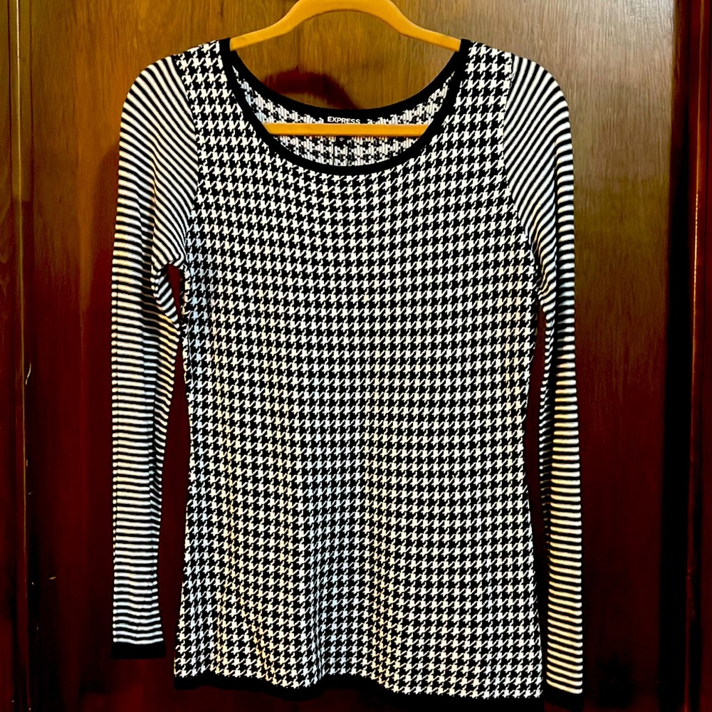 Express Size Medium Patterned Blouse